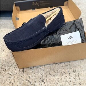 UGG Navy Ascot size 9 - brand new!
